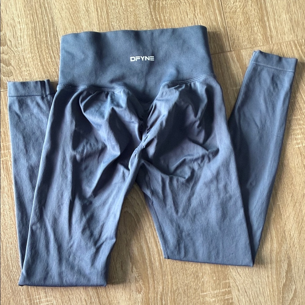 DFYNE Women's Gray Leggings